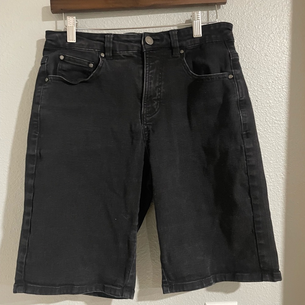 Universal standard  Bermuda shorts size 8